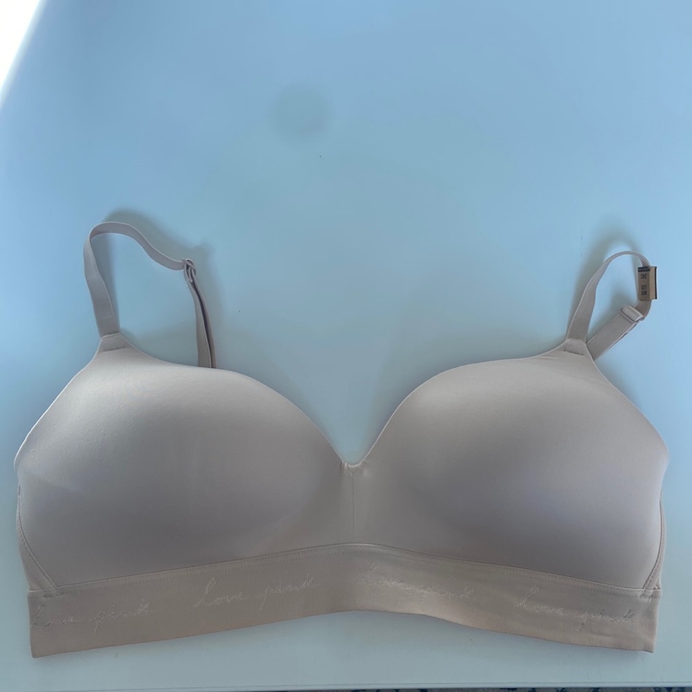 VS PINK WEAR EVERYWHERE WIRELESS LIGHTLY-LINED BRA